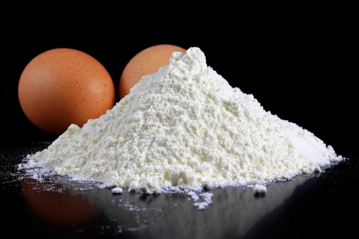 Nguyên liệu bột trứng trước khi đưa vào mẻ sấy tại xưởng gia công